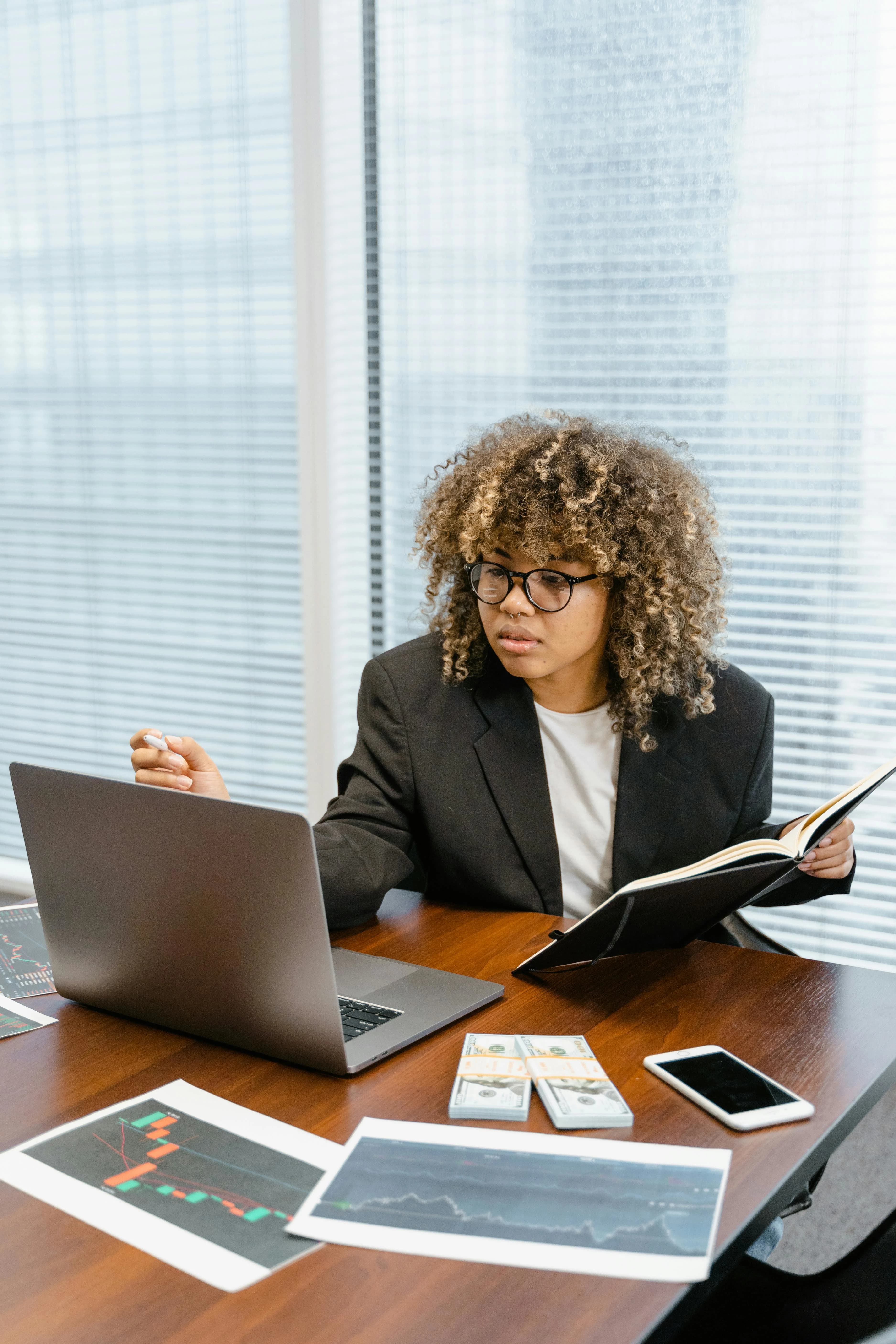 Top 5 Red Flags in Employment History Verification